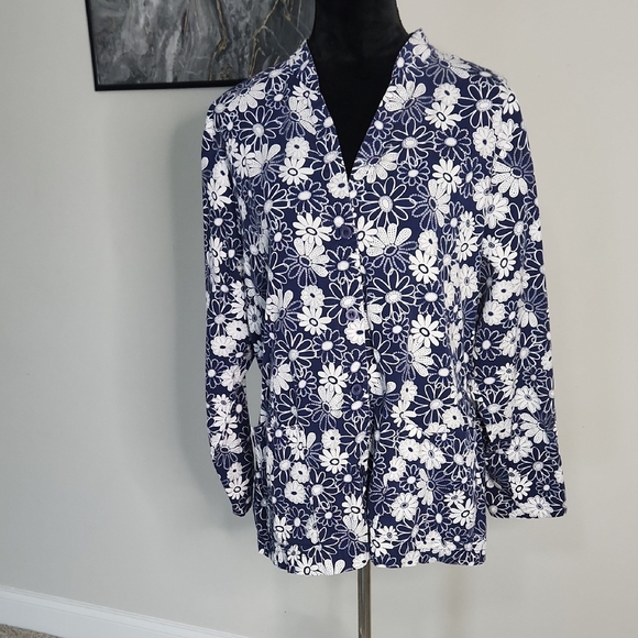 Barco Uniforms Floral Print Scrub Top – Size L - Picture 2 of 8